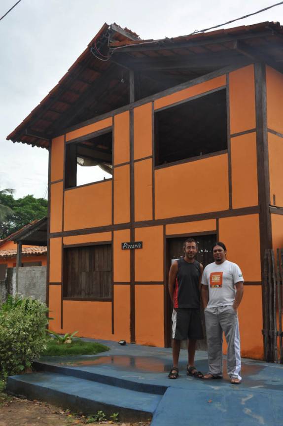 Com o Bergo, da Pousada Marhesias, em Algodoal - PA